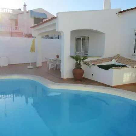 Luxurious In With Pool فيلة